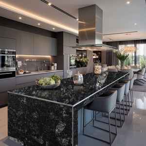 Granit noir de taille aléatoire de haute qualité pour les projets d'aéroports et de centres commerciaux Granit noir Prix en gros par le fournisseur - Product Image 4