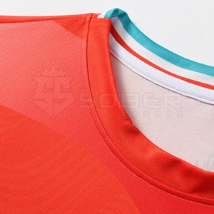 Ensemble d'uniformes de football sur mesure 2024 en 100 % polyester avec maillot imprimé numériquement et vêtements de sport en gros pour les équipes de club - Product Image 3