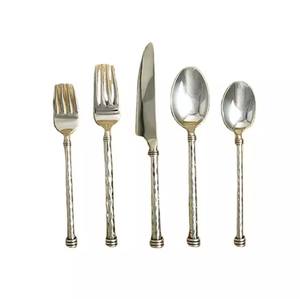 Ensemble de couverts faits à la main en acier inoxydable nouveau style de vaisselle recyclée de qualité alimentaire avec des ensembles de couverts uniques à manche martelé - Product Image 2