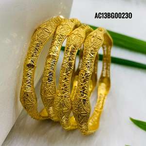 Juego de brazaletes de moda chapados en oro diseño dorado - Product Image 1