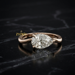 Bague de fiançailles solitaire en or 18 carats avec diamant poire de luxe pour femme - Product Image 2