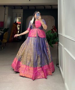 Ensemble Lehenga Choli en soie luxueux pour toutes les saisons avec un travail de perles exquis et des embellissements en pierres Dhoti - Product Image 3