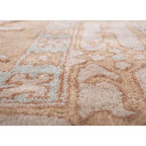 พรมไหมพรมวิสโคส Mythos ทอมือ สีเบจ-น้ำตาล ขนนุ่ม สำหรับห้องนั่งเล่น ลายเหรียญตรา รูปทรงสี่เหลี่ยมผืนผ้า รุ่น Tnq-1540 - Product Image 3