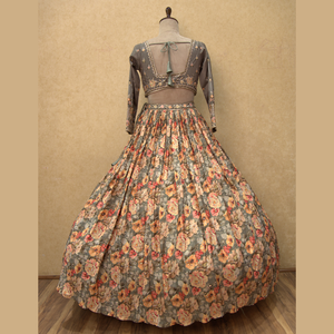 Chinon Lehenga verde oliva tradicional con bordado de cabeza múltiple y estampado de Chinon vibrante a precios de mayorista de La India - Product Image 3