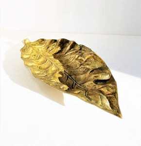 Plato de Metal con Diseño de Hojas y Asa para Servir, Vajilla para Hotel, Diseño Especial Disponible a Precios Competitivos - Product Image 3