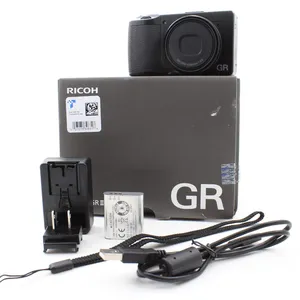 (T&B) Appareil photo numérique compact haute résolution GR III HDF F2.8 NOIR avec objectif à mise au point fixe - Product Image 4