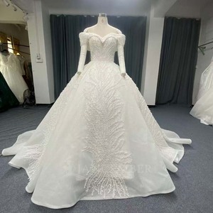 ANY262 Vestido de novia largo moderno y elegante, con escote corazón, encaje floral color marfil, cristales y lentejuelas, estilo imperio - Product Image 1