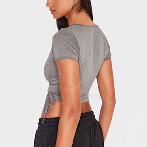 เสื้อครอปคอวีสำหรับผู้หญิงกำหนดได้เองขายดีผ้าฝ้ายน้ำหนักเบาคุณภาพดีที่สุดสำหรับฤดูร้อนสไตล์ลำลองแบบสั้นราคาถูก - Product Image 4