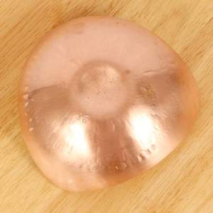 Elegante cuenco de cobre con acabado dorado con base de soporte, ideal para exhibición de mesa, regalos, uso doméstico, bodas, fiestas y eventos - Product Image 5