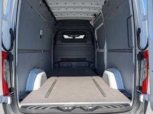 OFFRE SPÉCIALE! Véhicule d'occasion aux enchères chez le concessionnaire : Mercedes-Benz Sprinter Cargo Van 2500 2025, toit standard, I4, propulsion arrière - Product Image 6
