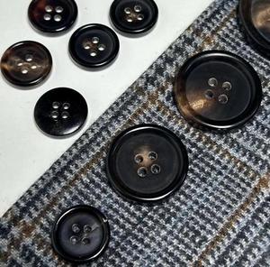 Botón Natural de Cuerno de Búfalo al por Mayor, Acabado en Blanco para Accesorios de Ropa, Alta Calidad - Product Image 1