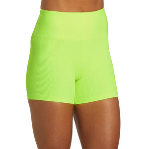 2025 cómodos pantalones cortos de Yoga personalizados para mujer, levantamiento de cintura alta, pantalones cortos de entrenamiento para gimnasio sin costuras, alta calidad, hechos en Pakistán - Product Image 2