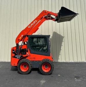 Kubota SSV65 d'occasion 2022, chargeur frontal Platinum enclosed Wheeled Skid Steer Truck et équipement avec composant moteur central - Product Image 4