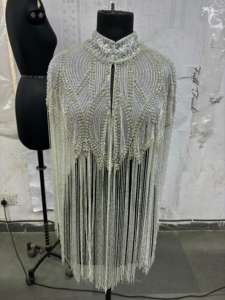 Hecho a mano elegante con cuentas de lentejuelas burlesco capa sujeta en el cuello y características logotipo en la espalda vestido festivo Club ocasiones festivales - Product Image 2