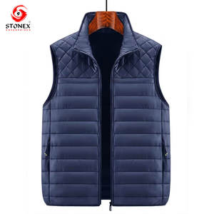 เสื้อกั๊กพัฟเฟอร์ลำลองผู้ชาย ดีไซน์ทันสมัย ผลิตจากโพลีเอสเตอร์ 100% น้ำหนักเบา อุ่นสบายสำหรับฤดูหนาว ไม่มีแขนเสื้อ รับออกแบบโลโก้ตามสั่ง รับผลิตแบบ OEM - Product Image 1