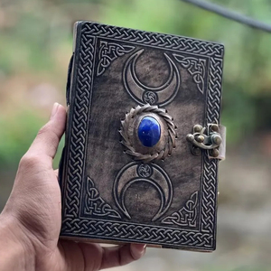 3 Moon Blue Lapiz en relieve Estilo vintage Diario de cuero Costura de sillín y encuadernación de costura - Product Image 1