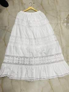 กระโปรงทรงเอสีขาวแนวลำลองของผู้หญิงพร้อมพู่ปักที่เอวยางยืดดีไซน์ด้วยตัวเองใส่สบาย - Product Image 2