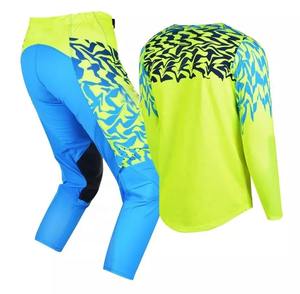 T-shirt de style course en polyester 100% pour hommes, séchage rapide et protection solaire, coupe droite, tissu en tricot sans poche, nom de l'équipe personnalisable - Product Image 3