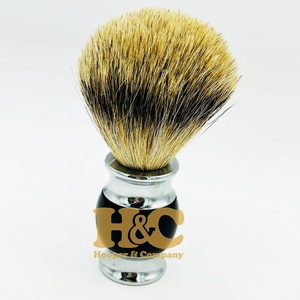 แปรงโกนหนวดคุณภาพพรีเมียม Hooper and Company ด้ามไม้สีดำ ขนแบดเจอร์แท้ ยั่งยืน พร้อมบริการสลักโลโก้ตามสั่ง - Product Image 5