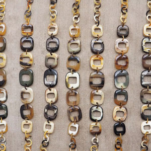 Collar de Lujo Hecho a Mano con Cuerno de Búfalo, Joyería Natural y Sostenible para Mujer, Alta Calidad - Product Image 1