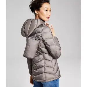 Premium Supplier Winter Geste ppte Daunen jacke Wasserdicht Glänzend Schwarz Kurz geschnittene Puffer jacke Frauen