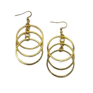 Pendientes de tuerca de latón chapado en oro de moda para uso diario Joyería personalizada Pendientes de aro de latón de alta calidad Pedido al por mayor - Product Image 1