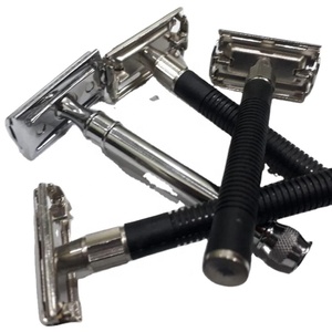 Rasoir de sécurité à double tranchant en acier inoxydable de qualité supérieure avec manche en plastique pour un rasage humide confortable à domicile - Product Image 1