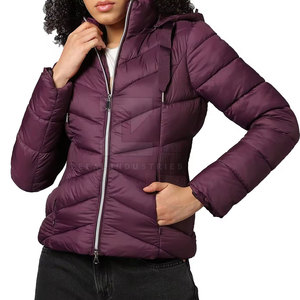 Vestes matelassées pour femmes fabriquées en usine, meilleur prix, vêtements d'hiver à bas prix, fabriquées au Pakistan, haute qualité, coupe-vent, écologiques - Product Image 1