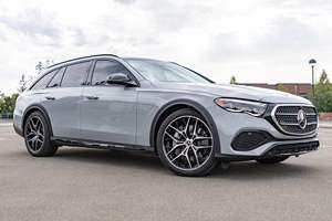 SUV Usado 2024, Caja de Cambios Automática, Volante a la Izquierda, Portaequipajes de Aleación de Aluminio, Neumáticos R17, Bajo Kilometraje 1-25000 Millas - Product Image 2