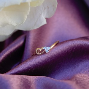 Anillo de oro amarillo macizo de 18 quilates Diamantes naturales de 0,06 quilates Diseño de pavo real Banda de tres piedras Regalo de aniversario para esposa - Product Image 1