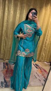 Conjunto Sharara de Diseño para Fiesta con Bordado Floral - Product Image 2