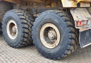 Camion benne Volvo FMX 8X4 Euro 5 de 2016 avec transmission automatique et capacité de charge supérieure à 50 tonnes - Product Image 6