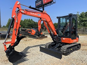 Mini-excavatrice Kubota KX040-5 2025 de 4 tonnes, excavatrice hydraulique compacte sur chenilles avec cabine fermée, faible nombre d'heures de fonctionnement - Product Image 3