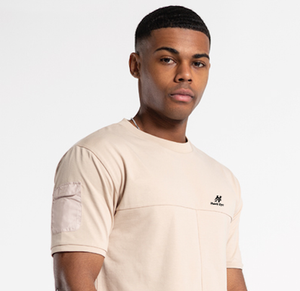 เสื้อยืดผู้ชายสีเบจพร้อมกระเป๋าแขนสไตล์สำหรับฤดูร้อนและสวมใส่หมี - Product Image 6