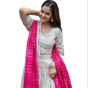 Célébrez votre élégance ethnique avec ce Lahenga Choli inspiré de Bollywood, à broderies lourdes, facile à porter, avec Cancan et toile. - Product Image 1