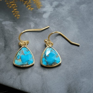 Fait à la main à facettes trillion forme cuivre Turquoise lunette réglage balancent boucles d'oreilles de luxe 925 en argent Sterling bijoux en gros - Product Image 1