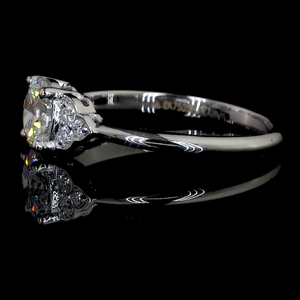 Anillos de compromiso de tres piedras de estilo simple, joyería fina de piedra central de diamante natural cultivada en laboratorio de 0,81 quilates con certificado IGI - Product Image 2