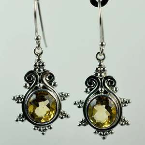 ต่างหูห้อยเงินแท้ 925 งานแฮนด์เมดจาก Navya Craft ประดับพลอยซิทรินสีเหลืองสไตล์โบโฮ ของขวัญคริสต์มาส - Product Image 5
