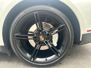 Offre exceptionnelle : Porsche Taycan 4S d'occasion 2020, propre et prête à être expédiée - Product Image 4