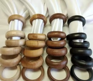 Servilleteros de madera hechos a mano con forma de flor aportan elegancia inspirada en la naturaleza a mesas de comedor modernas o de granja - Product Image 4