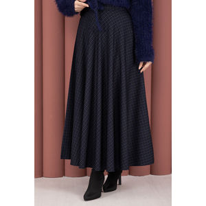 Falda de tela suave índigo con estampado de guinga, cintura natural, tela transpirable, estilo casual, diseño de botones, estampado digital, largo hasta la rodilla, cintura con logo. - Product Image 2