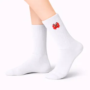 Chaussettes de sport 100 % coton de haute qualité pour garçons, motif crabe brodé, respirantes, absorbant la transpiration, tricotées, impression par sublimation - Product Image 1
