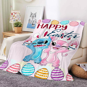 <span class=keywords><strong>Coperte</strong></span> e plaid morbidi e indossabili con motivo floreale anime, decorati con personaggi dei cartoni animati personalizzati (Stitch e Angel) e uova di Pasqua colorate. - Product Image 3