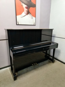 Piano Vertical Yamaha U100 Usado, Calidad Japonesa, Rendimiento Profesional, Listo para el Escenario, Sonido Claro y Potente U1 - Product Image 2