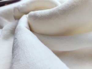 Chales de algodón tejidos a mano hechos a medida, suaves, transpirables y naturalmente elegantes. Ideal para moda sostenible y regalos - Product Image 2