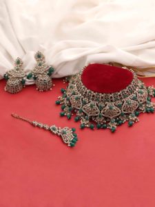 Triangular Elegance Reverse AD Mehandi plateado Gargantilla Collares Set - Product Image 2