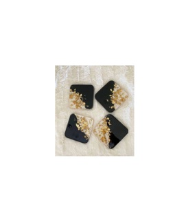 Posavasos de resina creado con acabado resistente a altas temperaturas que garantiza un rendimiento duradero para el uso diario. - Product Image 5