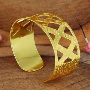 Brazalete de Latón Moderno, Anillo de Puño, Chapado en Oro, Accesorio de Boda Moderno, Adecuado para Mujeres, Mejora Festiva del Guardarropa - Product Image 2