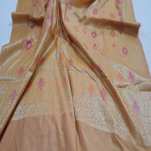 Indian New Trendy Designer Soft Banarasi Silk con tejido Heavy Pallu y la misma Blusa con borde tejido Saree para ropa de mujer - Product Image 1