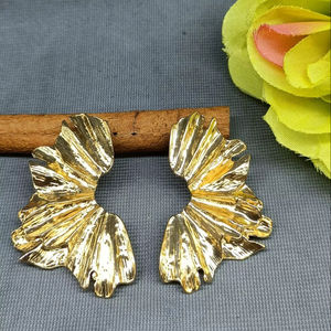 Boucle d'oreille antique dorée SKU 11014 - Product Image 1